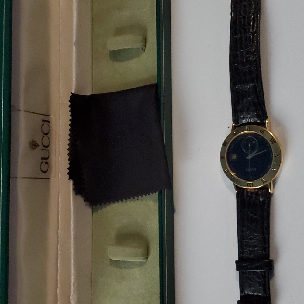 Gucci watch new with box. S/n: 3800M Vintage from the 1990's. Rare find. - Picture 4 of 4